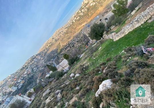 أرض مطلة للبيع / السلط 