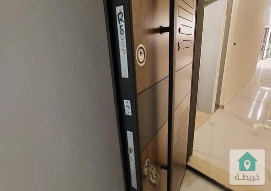 شقة للبيع ارضية جديدة بناء جديد مساحة 186م داخلي وخارجي 140م مع كراج مستقل 