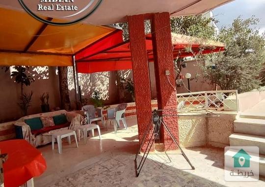 شقة شبه ارضي للبيع ام السماق مساحة 300م 4 نوم مع ترس و حديقة 100م بسعر مميز